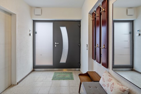 Interior. Apartment 'Wasserturmblick' with Mountain View, Private Terrace and Wi-Fi
