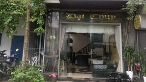 A building with a sign reading "Dai Chip" and a number "25" above the entrance. - Dai Thuy Hotel (Hai Phong)
