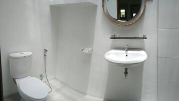 Superior Double or Twin Room | Bathroom
