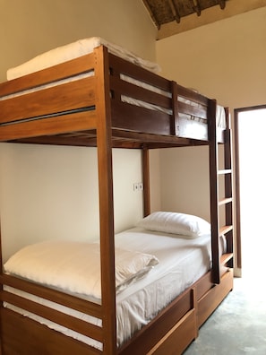 Delad sovsal för familj | Gratis wi-fi och sängkläder