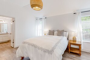 3 bedrooms, internet, bed sheets