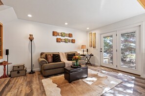 TV, fireplace - Holiday Getaway - Centrally Located Park City Townhome with Private Hot Tub + Quail Meadows 23 (LT) (Park City)