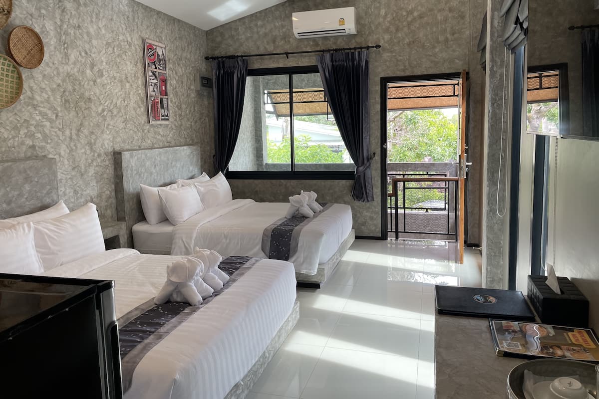 Club Quadruple Room