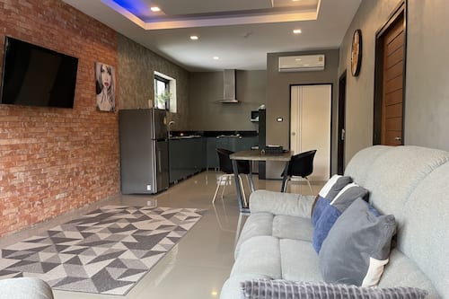 Familien-Suite | Wohnbereich | Smart-TV