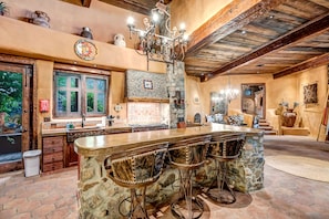 Fridge, microwave, oven, stovetop - de las Cruces - Cave Creek Mountain Retreat with Pool sleeps 10 (Cave Creek)
