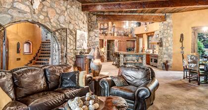 Casa de las Cruces: Mountain Retreat with Pool sleeps 10 near Scottsdale - Cave Creek