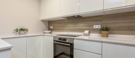 Køleskab, mikrobølgeovn, ovn, opvaskemaskine