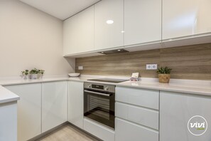 Køleskab, mikrobølgeovn, ovn, opvaskemaskine