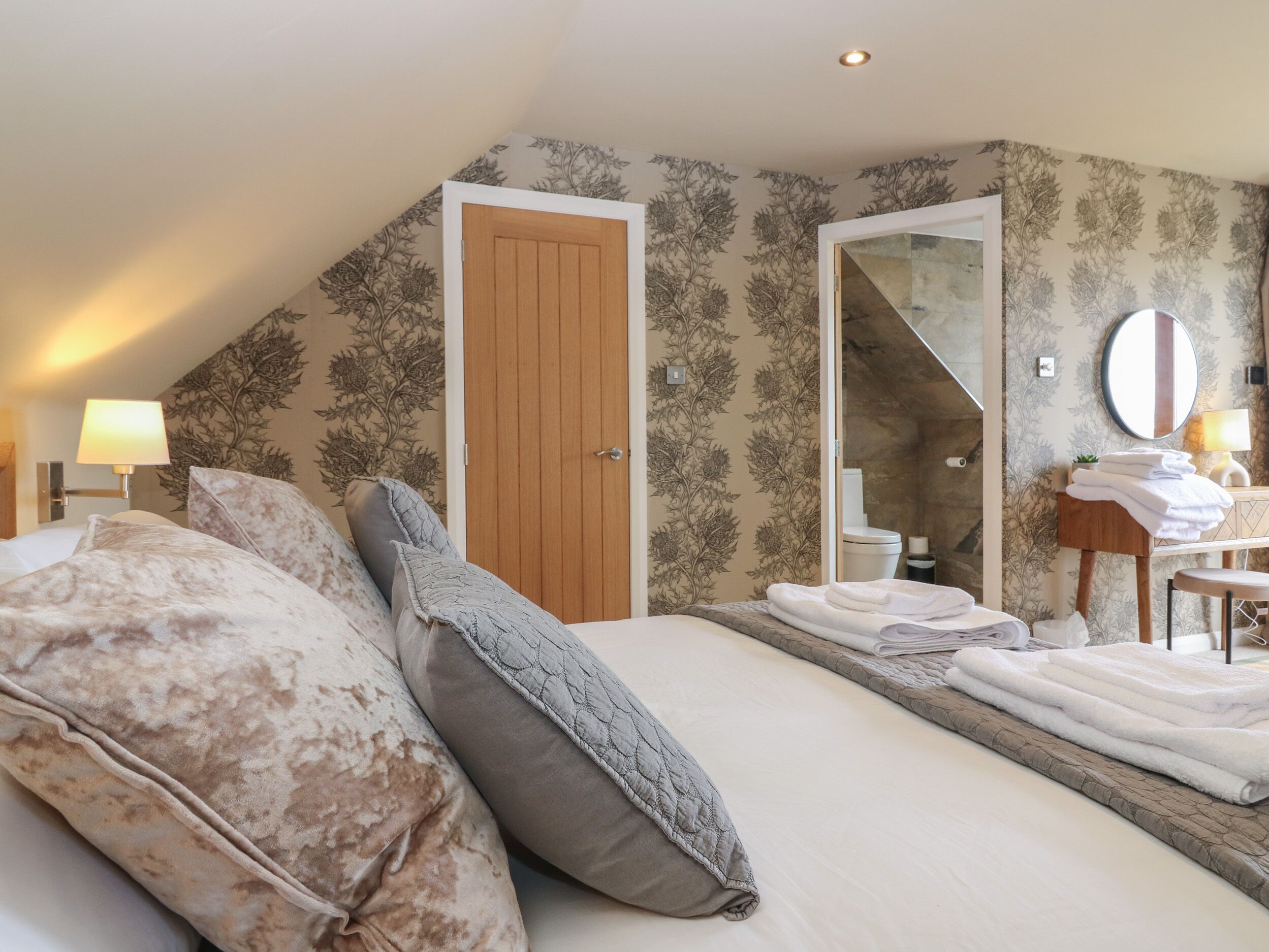 3 bedrooms, individually decorated, individually furnished, free WiFi