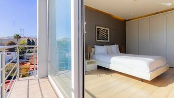 1 habitación, caja de seguridad en la habitación y escritorio