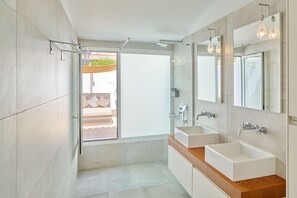 Dusche, Haartrockner, Handtücher
