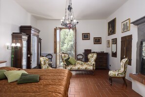 4 Schlafzimmer, Zimmersafe, Bügeleisen/Bügelbrett, kostenloses WLAN