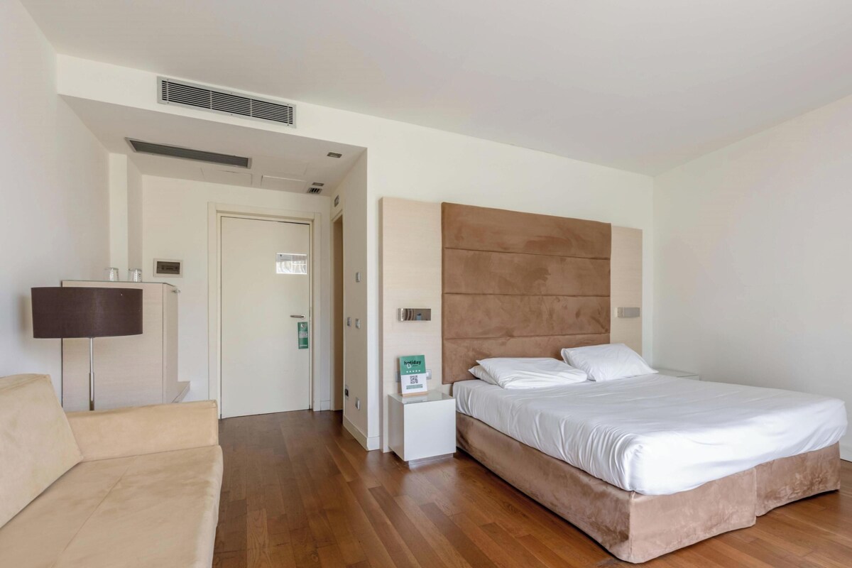 Superior Room | 1 bilik tidur, bar mini, peti besi dalam bilik, meja 