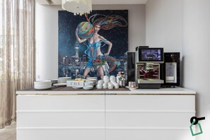 Tägliches Frühstücksbuffet (15 EUR pro Person)