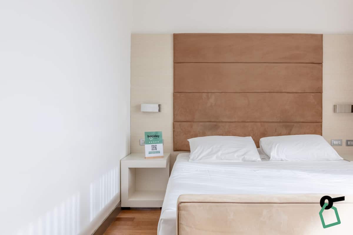 Comfort kamer | 1 slaapkamer, een minibar, een kluis op de kamer, een bureau
