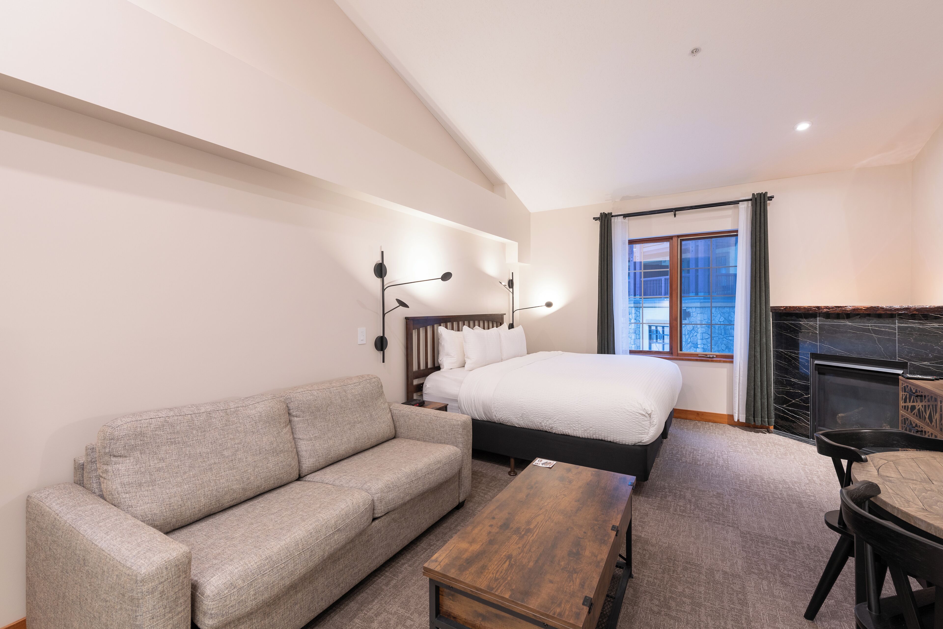 Iron/ironing board, WiFi, bed sheets, wheelchair access