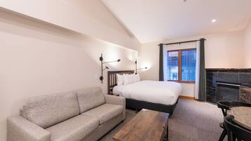 Iron/ironing board, WiFi, bed sheets, wheelchair access