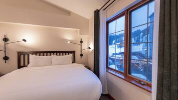 Iron/ironing board, WiFi, bed sheets, wheelchair access