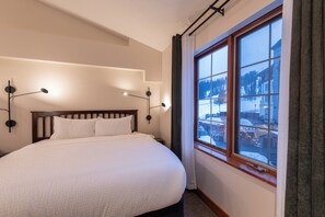 Een strijkplank/strijkijzer, wifi, beddengoed, rolstoeltoegankelijk