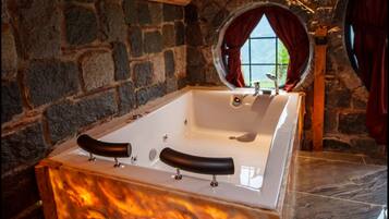 Kostenlose Toilettenartikel, Haartrockner, Hausschuhe