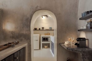 Interior -
Satori Caves by Thireon (Oia)