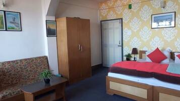 Executive Double Room | Free WiFi, bed sheets