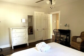 2 chambres, bureau, fer et planche à repasser, Wi-Fi gratuit