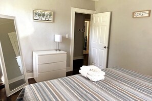 2 bedrooms, desk, iron/ironing board, free WiFi - Lovely 2BR/1BA Gem - Only 10 Minutes to Downtown Charleston! (North Charleston)