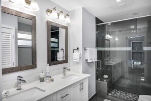Hair dryer, towels - Spectacular Oceanfront Views 3 bed/bath Villa with Amazing Views! (Key Largo)