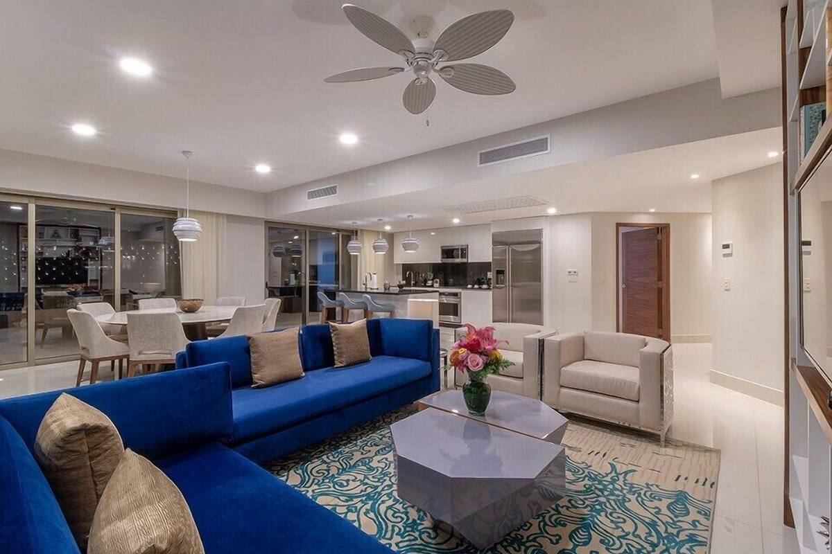 Luxury Suite | Living area