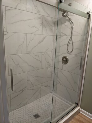 Eco-friendly toiletries, hair dryer, bidet, towels