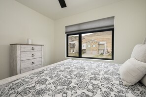 Casa geminada, 3 quartos | 3 quartos, espaço de trabalho para notebook