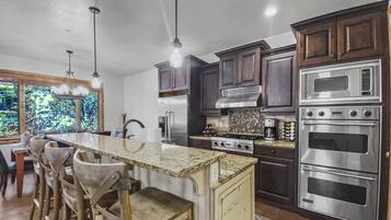 Townhome, 4 Bedrooms | Private kitchen | Fridge, oven, coffee/tea maker, electric kettle