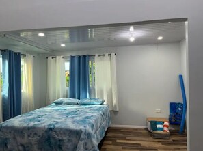 2 bedrooms, iron/ironing board, WiFi, bed sheets - Luna Nova - a cozy container home (Lowlands)