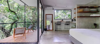 Studio in Santa Teresa, a unique experience of floating in the jungle.