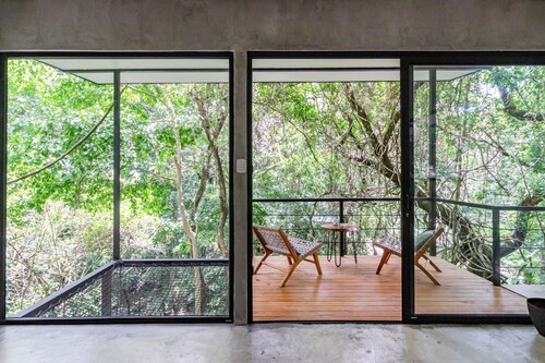 Studio in Santa Teresa, a unique experience of floating in the jungle.