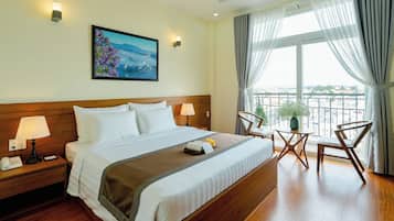 Premium bedding, in-room safe, desk, laptop workspace