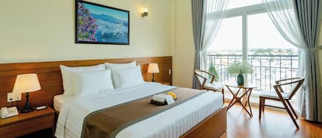 Premium bedding, in-room safe, desk, laptop workspace