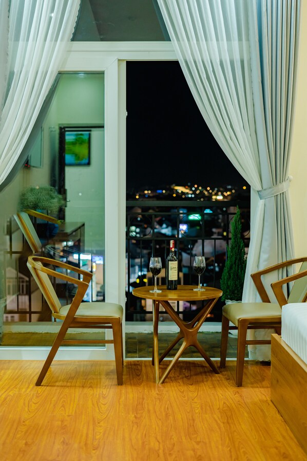 Luksus-værelse til 4 personer | Premium-sengetøj, pengeskab på værelset, skrivebord