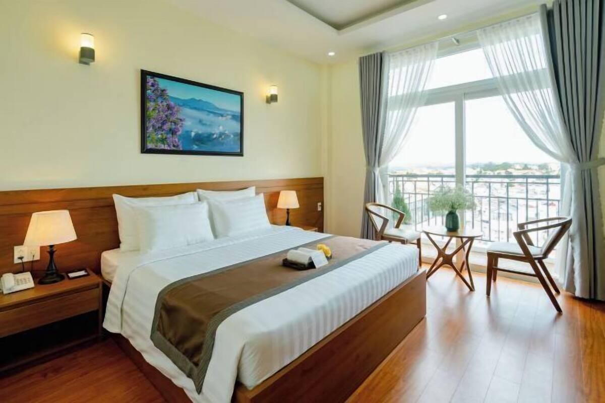 1 bedroom, premium bedding, in-room safe, desk