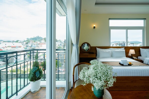 Luxury Quadruple Room | Premium bedding, in-room safe, desk, laptop workspace - BomBo Dalat Hotel (Da Lat)