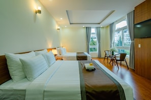 Chambre quadruple majestueuse | Literie de qualité, coffre-fort, bureau