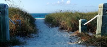 Grace Bay beach area Apartment