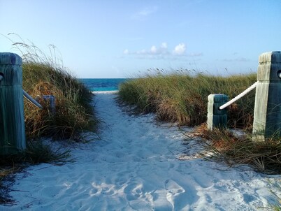 Grace Bay beach area Apartment