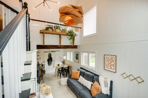 TV, iPod dock, books - Cozy 'green Mountain Chalet' in Putney Town (Putney)