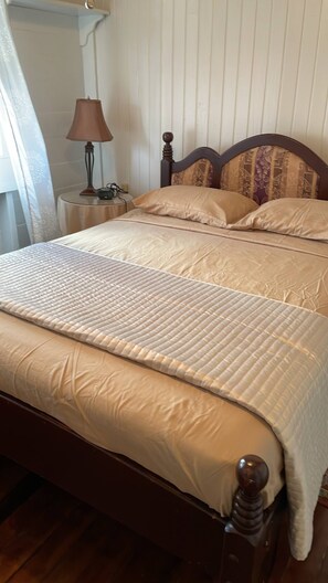 2 Schlafzimmer, Schreibtisch, Bügeleisen/Bügelbrett, kostenloses WLAN