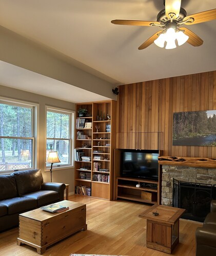 Big, Beautiful Golf Home, sleeps 14, situated on the golf course