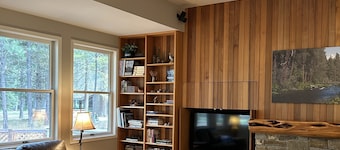 Big, Beautiful Golf Home, sleeps 14, situated on the golf course
