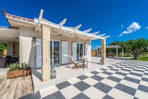 Outdoor dining - Villa Vigneto - Two Bedroom Villa, Sleeps 5 (Ionian Islands)