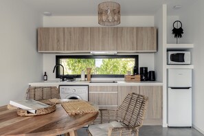 Kühlschrank, Herdplatte, Wasserkocher, Toaster